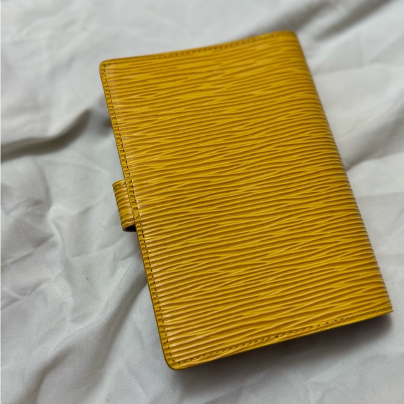 Authentic Louis Vuitton Purple and Gold Textured Accessory agenda - Picture 2 of 4